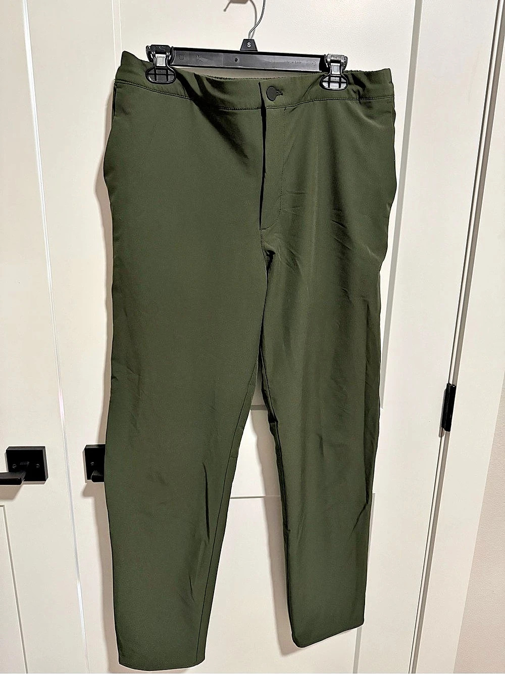 Banana Republic Men’s Green Tech Pants Size 34/34 Like New